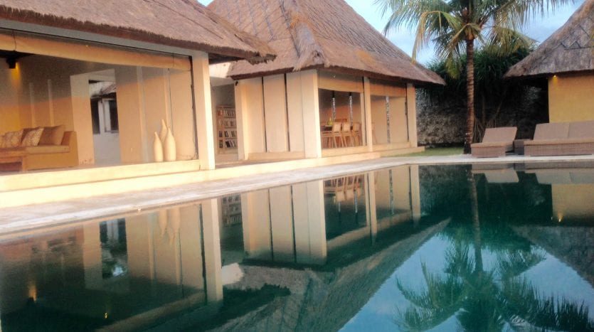 Beachfront Complex Tabanan - 4 Villas Freehold - Bali Luxury Estate 4