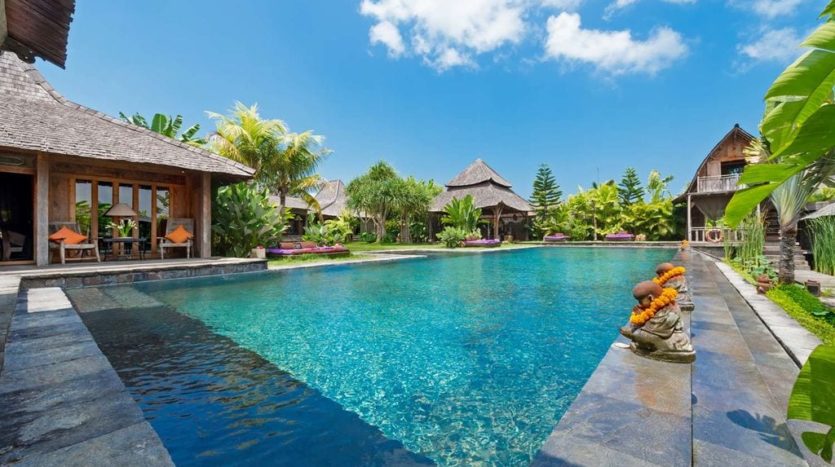 Luxury Canggu Villa - 5 Bedroom Joglo Style - Bali Luxury Estate 3