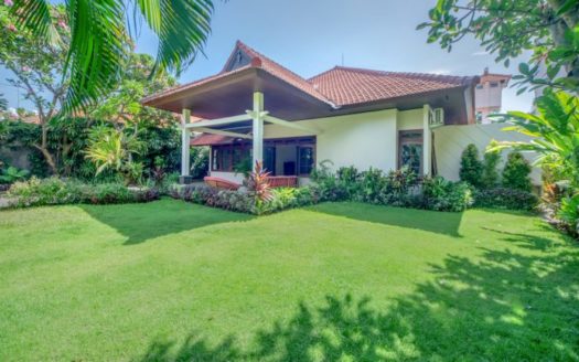 Modern Traditional Bali Style Villa for Sale in Sanur (1)