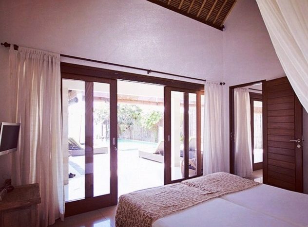 Beachfront Villa For Sale in East Coast Bali - Bali Luxury Estate (3)
