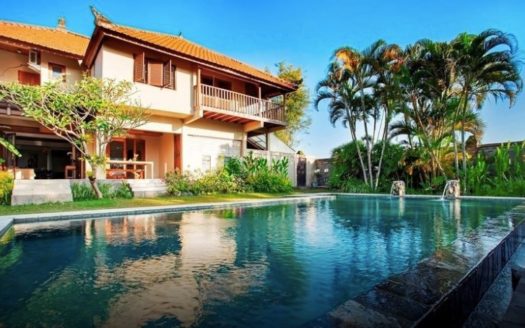 Beautiful Villa With Large Garden In Central Berawa - Bali Luxury Estate (13)