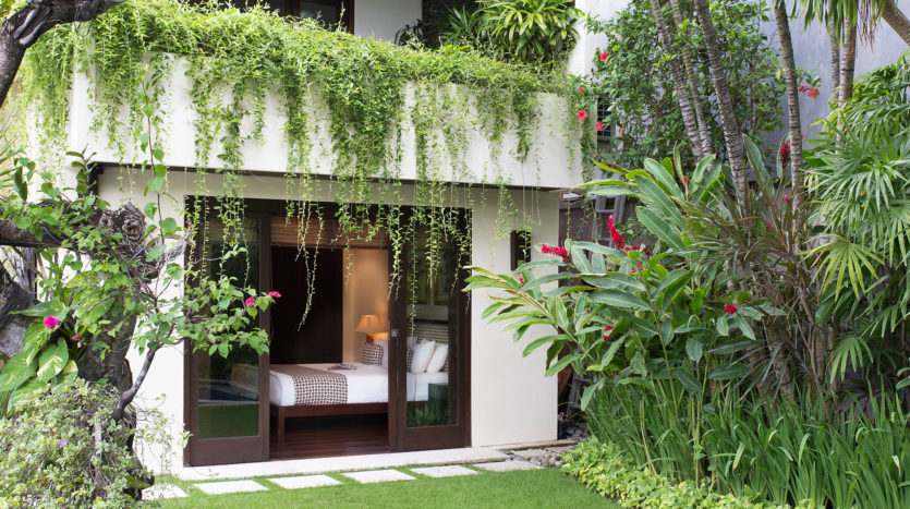 Beautiful villa for sale close by The Legian hotel - Bali Luxury Estate (10)