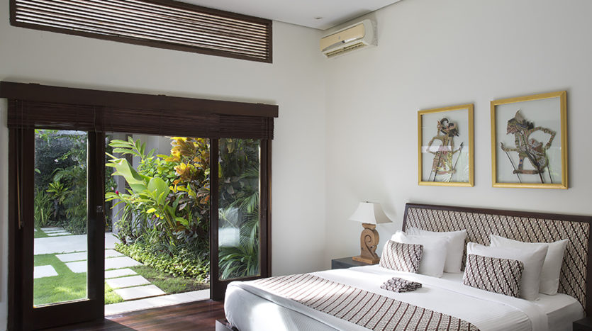 Beautiful villa for sale close by The Legian hotel - Bali Luxury Estate (15)