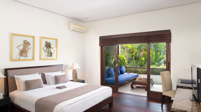 Beautiful villa for sale close by The Legian hotel - Bali Luxury Estate (7)