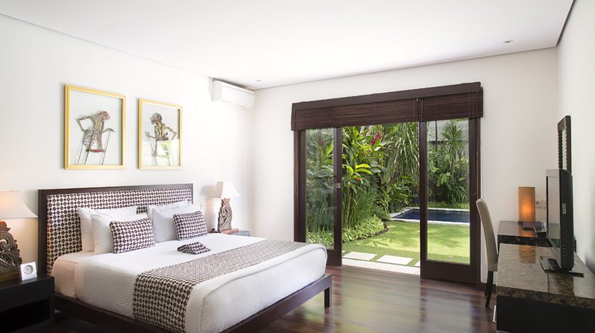 Beautiful villa for sale close by The Legian hotel - Bali Luxury Estate (9)