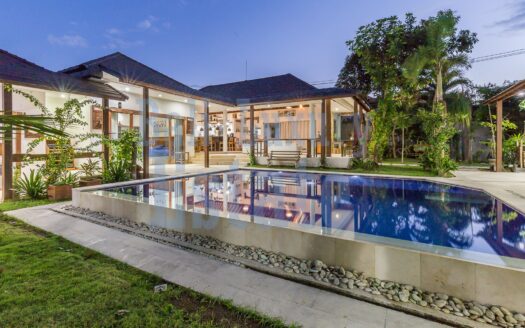 Tropical Villa in the Heart of Kerobokan - Leasehold - Bali Luxury Estate 0 (10)