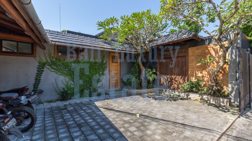 Tropical Villa in the Heart of Kerobokan - Leasehold - Bali Luxury Estate 0 (4)