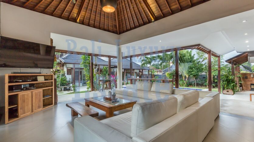 Tropical Villa in the Heart of Kerobokan - Leasehold - Bali Luxury Estate 0 (7)