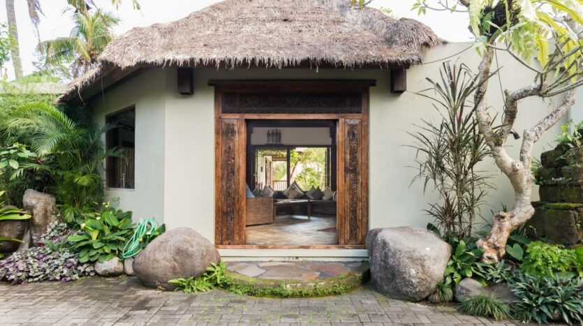 Nyambu Luxury Villa - Ricefield, Jungle and River views - Bali Luxury Estate (17)