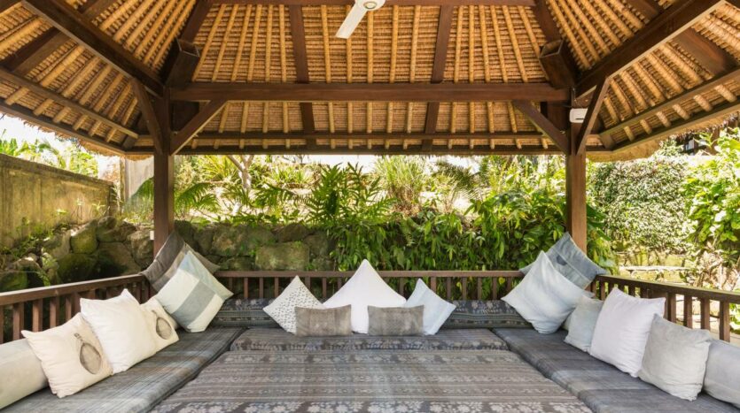 Nyambu Luxury Villa - Ricefield, Jungle and River views - Bali Luxury Estate (35)