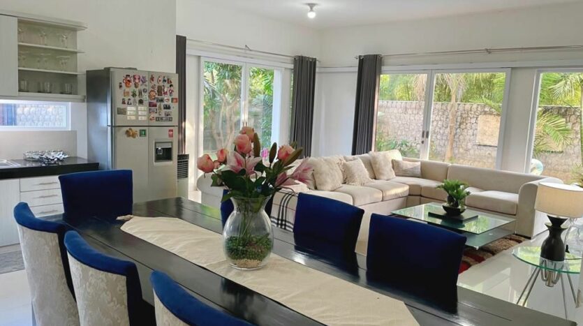 For sale is a modern cozy villa in a strategic part of Umalas, Kerobokan - Bali Luxury Estate (5)