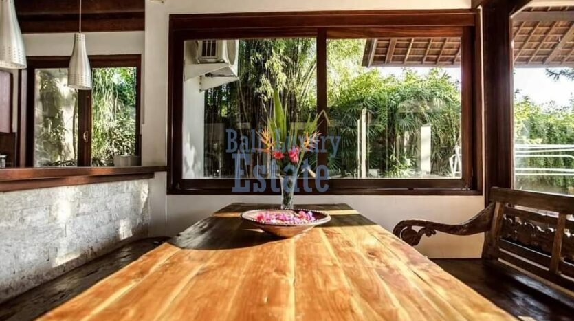 Traditional Wooden Style Villa in Batu Bolong - Bali Luxury Estate (10)