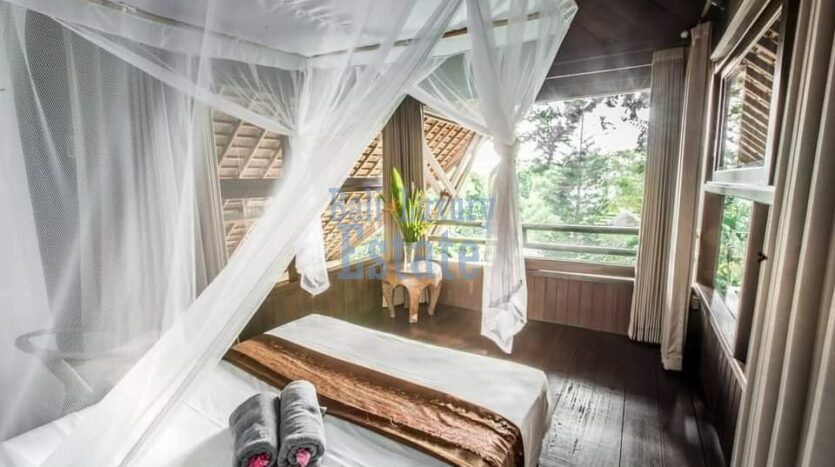 Traditional Wooden Style Villa in Batu Bolong - Bali Luxury Estate (14)