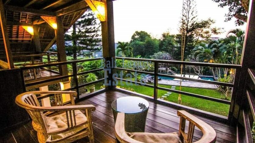 Traditional Wooden Style Villa in Batu Bolong - Bali Luxury Estate (17)