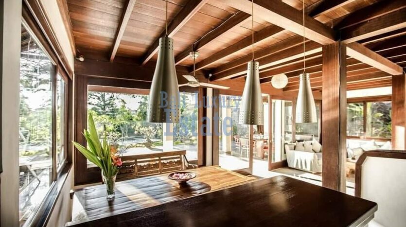 Traditional Wooden Style Villa in Batu Bolong - Bali Luxury Estate (18)