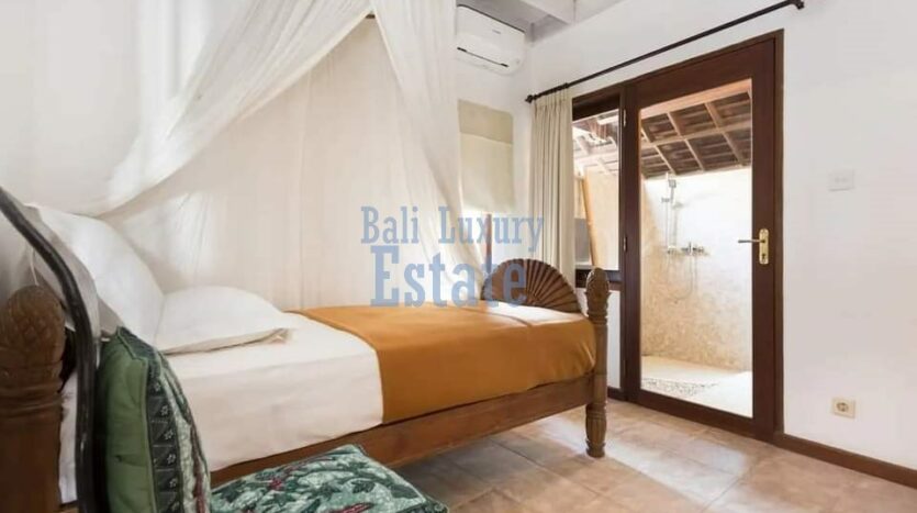 Traditional Wooden Style Villa in Batu Bolong - Bali Luxury Estate (27)