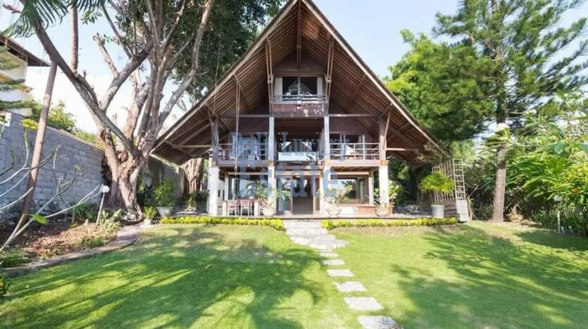 Traditional Wooden Style Villa in Batu Bolong - Bali Luxury Estate (3)