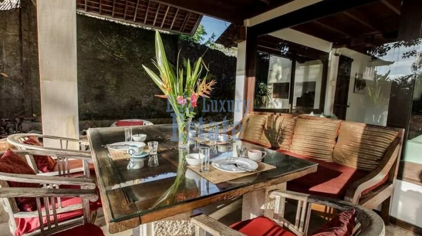 Traditional Wooden Style Villa in Batu Bolong - Bali Luxury Estate (4)