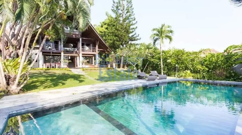 Traditional Wooden Style Villa in Batu Bolong - Bali Luxury Estate (5)