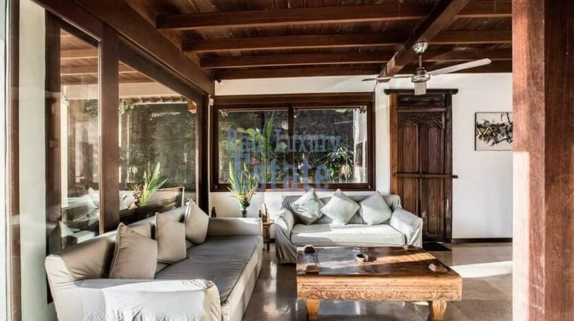 Traditional Wooden Style Villa in Batu Bolong - Bali Luxury Estate (7)